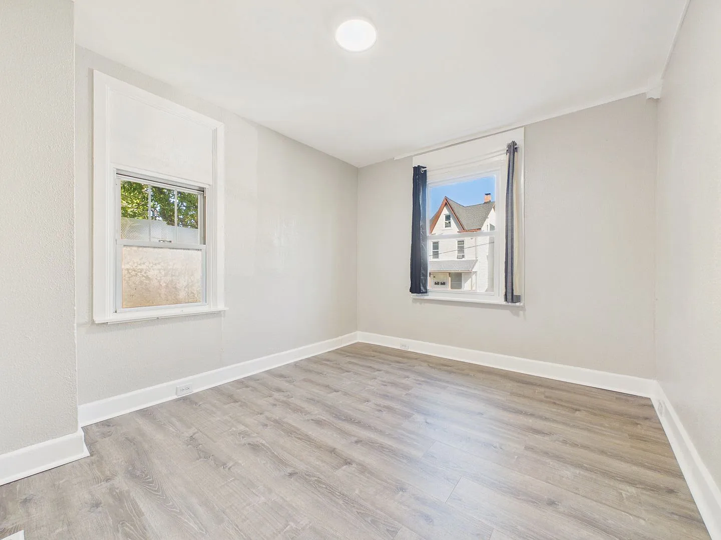 Spacious Single-Family Home on North St w Bonus 3rd Floor Room — Photo 2