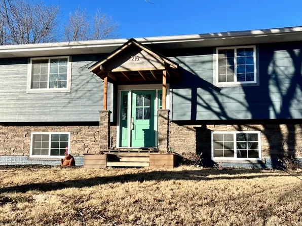 215 Knoll Dr, Norwalk, IA 50211