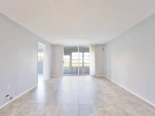 7991 N Sunrise Lakes Drive #109, Sunrise, FL 33322