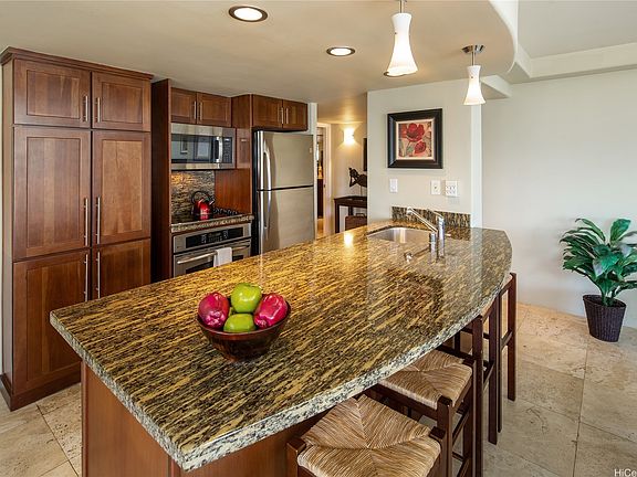 2nd image of 240 Makee Rd APT 12C