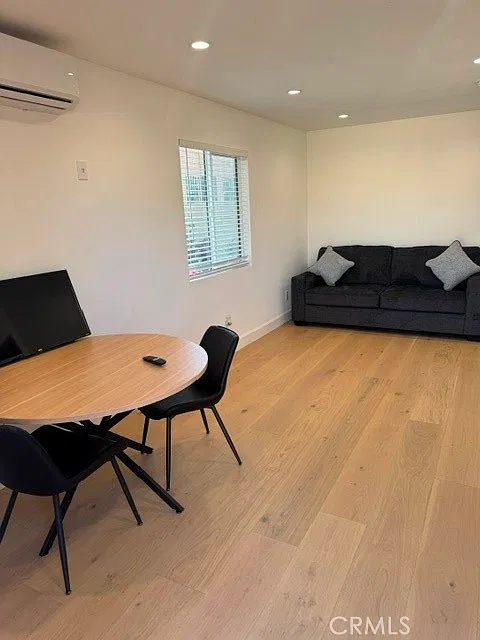 1 bed, 450 sqft, $2,400 — Photo 3