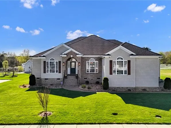 2001 Quarter Horse Ln, Suffolk, VA 23434