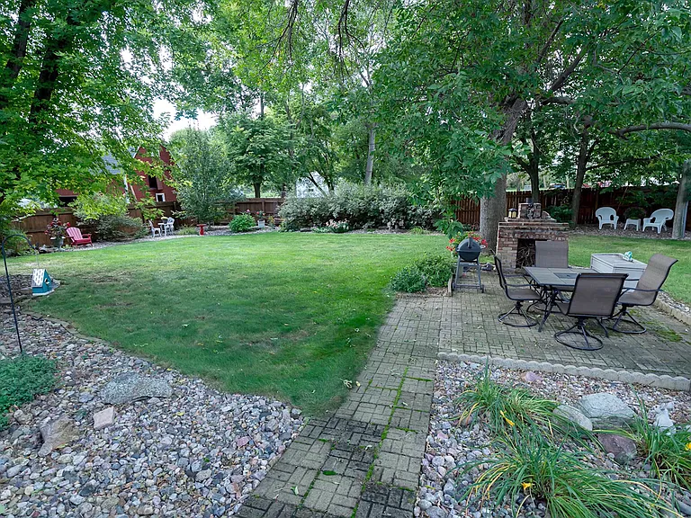 617 N Cedar St — Photo 3
