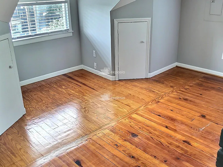 living room. TALL CEILING