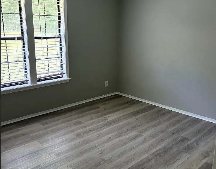 253 N Moore Ave — Photo 9