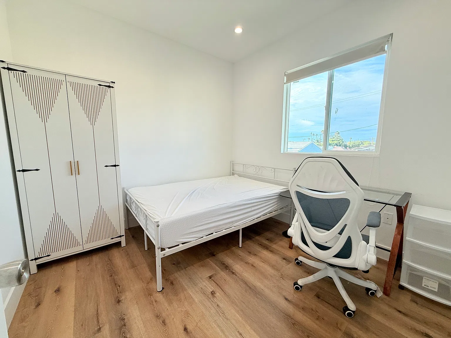 3 bed, $4,050 — Photo 4