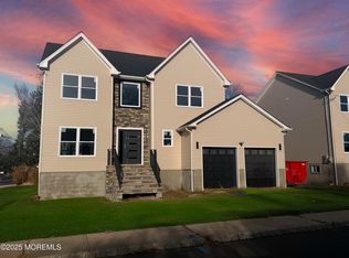 68 Main St, Englishtown, NJ 07726