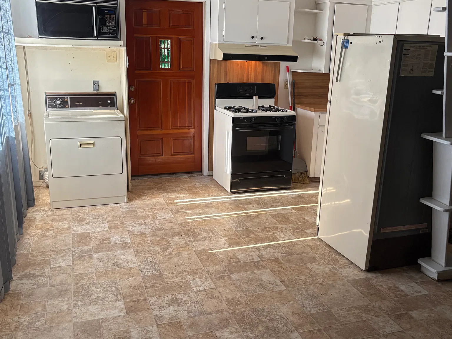 3 bed, 856 sqft, $800 — Photo 4