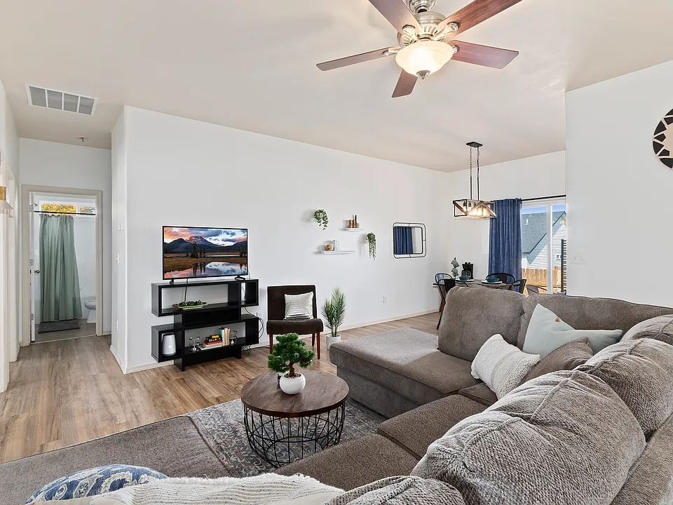 1544 Vista Dr