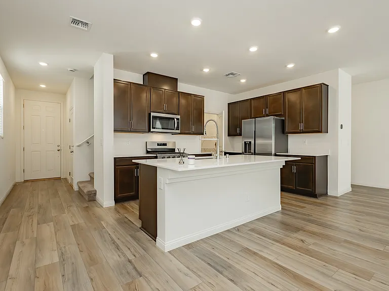 9108 Vesey Ave — Photo 1