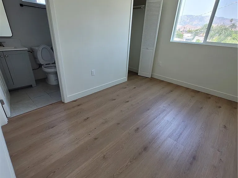 11864 Borden Ave — Photo 16