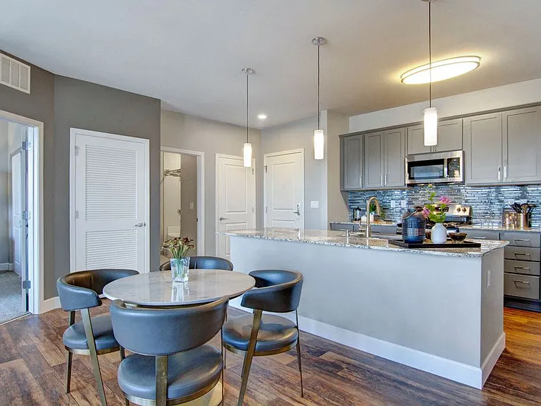 Gatsby Apartments — Photo 7