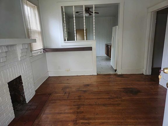2nd image of 3331 Rosamond Ave