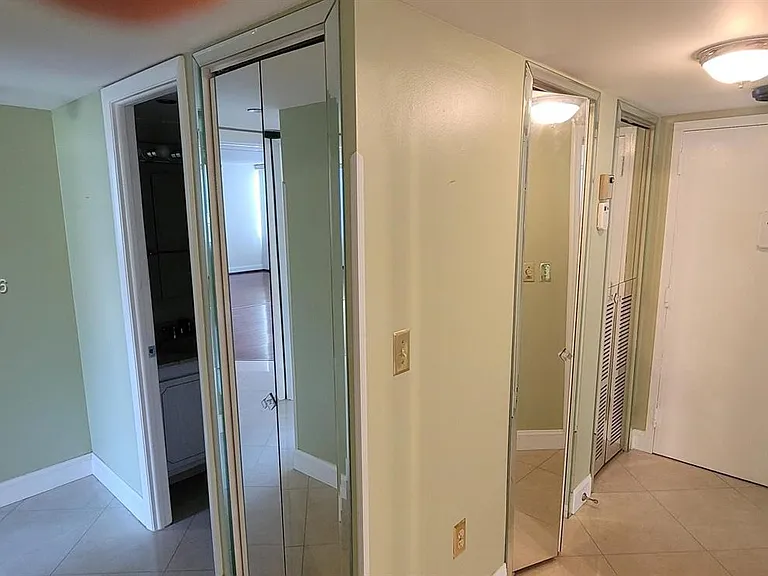 1300 Saint Charles Pl #L19 — Photo 17