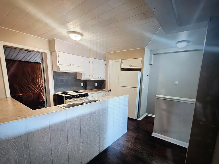 300-302 Curtin St #302B — Photo 7