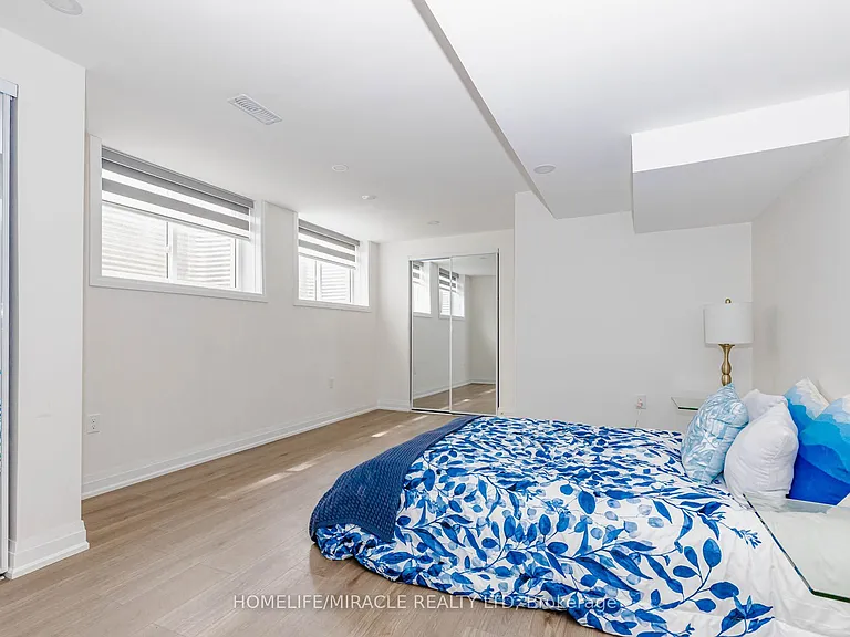 563 Taplow Cres — Photo 38