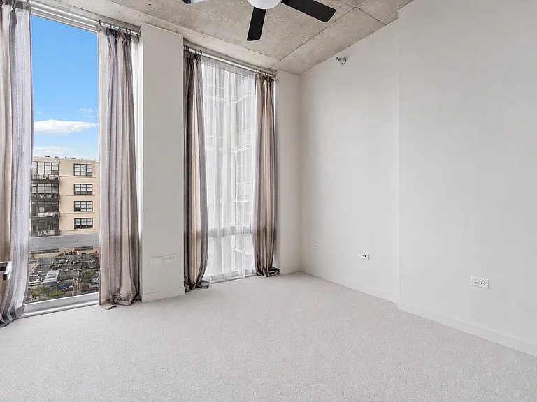 700 N Larrabee St #801 — Photo 15