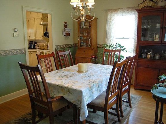 3rd image of 14 E Gaylord Ave