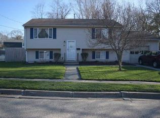 18 Mary Beth Dr, Warwick, RI 02886