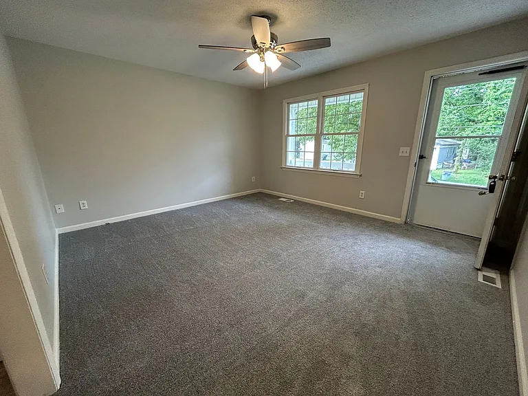 308 Poplar St — Photo 16