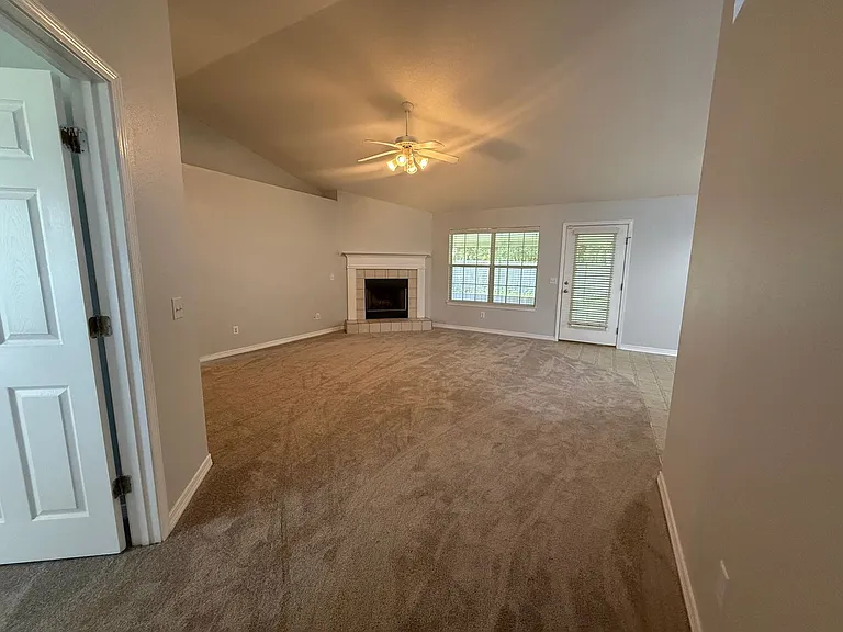 4902 Chads Cir — Photo 3