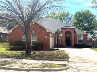 708 Hummingbird Trl, Crowley, TX 76036