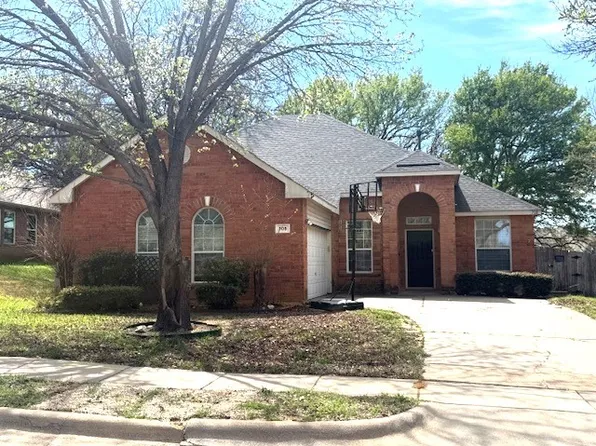 708 Hummingbird Trl, Crowley, TX 76036