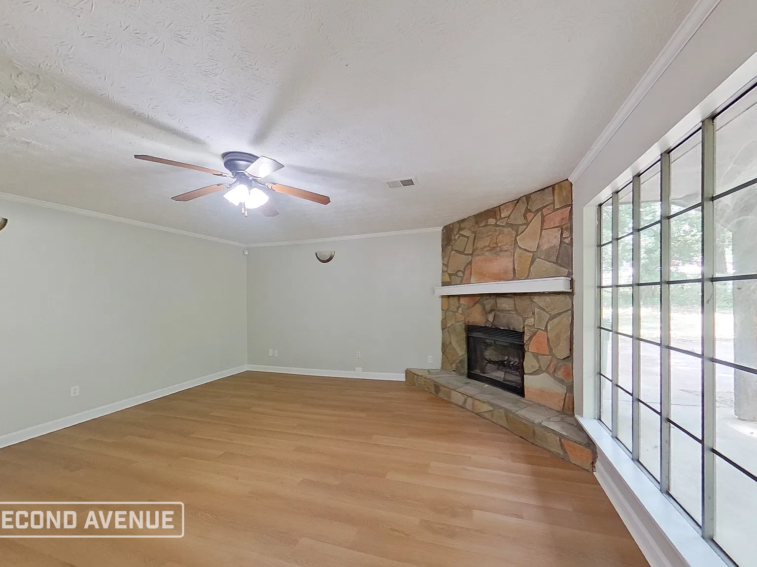 4 bed, 2.0 bath, 1742 sqft, $1,859 — Photo 3