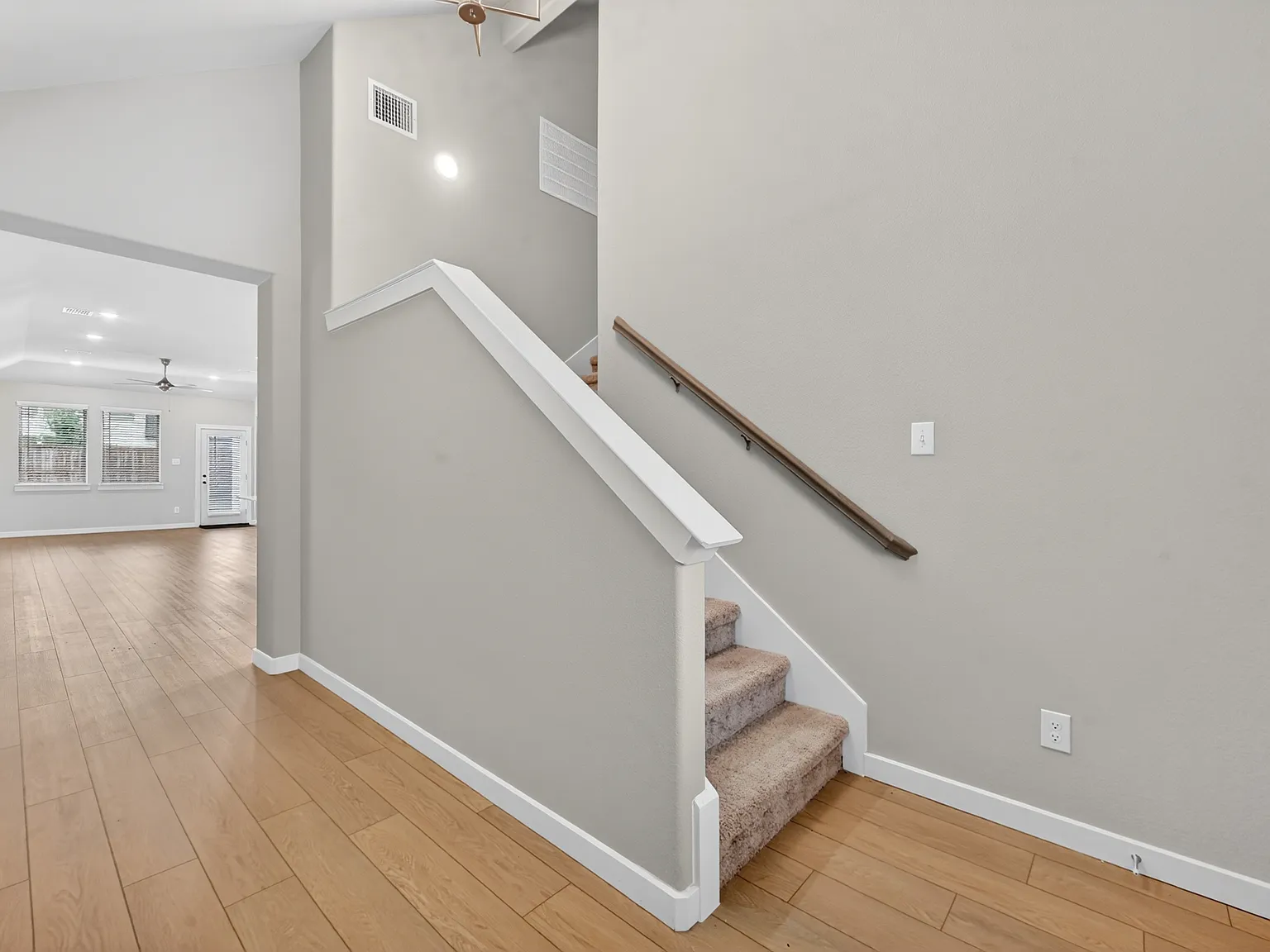 4 bed, 1968 sqft, $2,400 — Photo 4