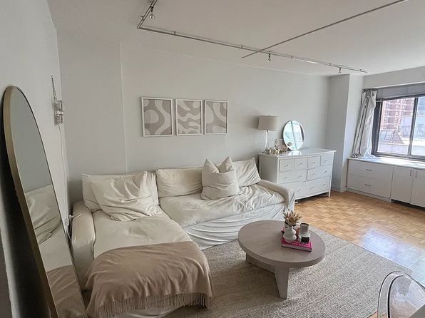 201 W 21st St APT 6H
