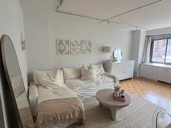 201 W 21st St APT 6H, New York, NY 10011
