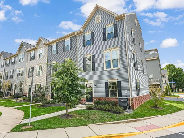 7821 Francis Dickens Ln, Annandale, VA 22003