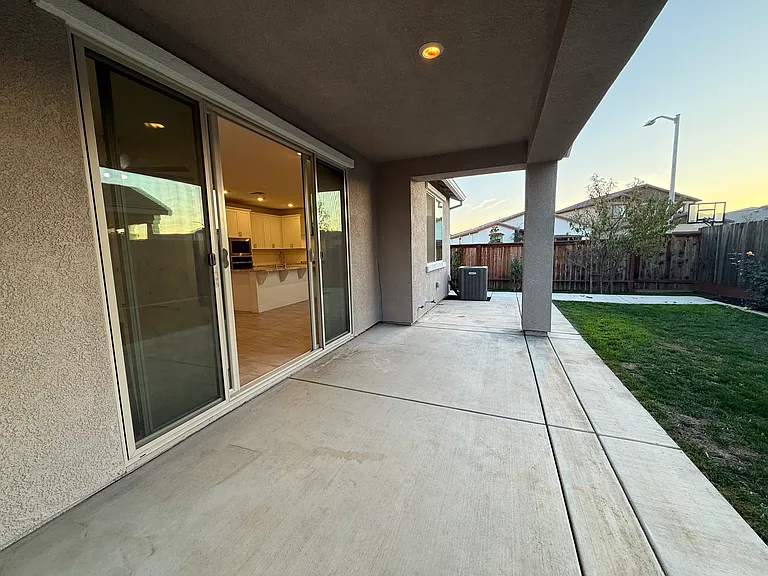 12920 Knightsbrook Ave — Photo 51
