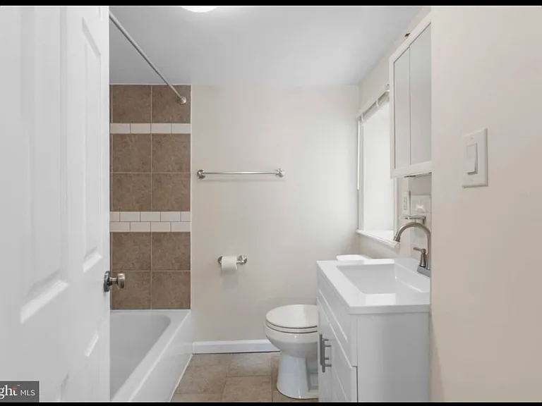 2429 N 10th St #2 — Photo 17