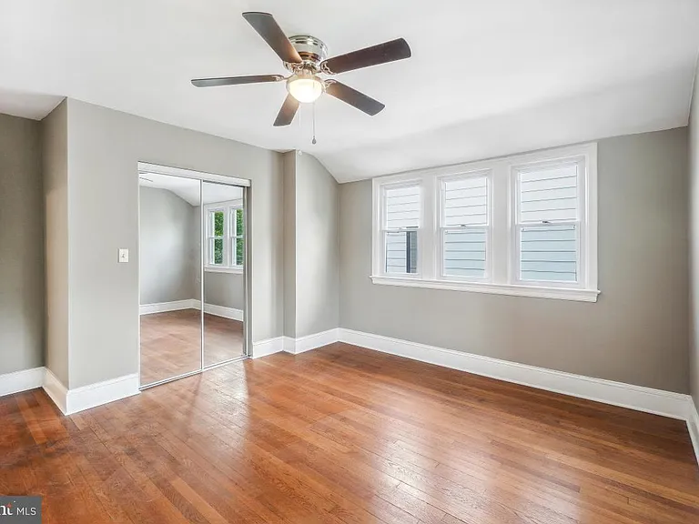 2615 Otis St NE — Photo 31