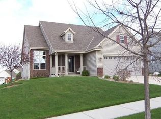 1704 Sagewood Cir, West Bend, WI 53095