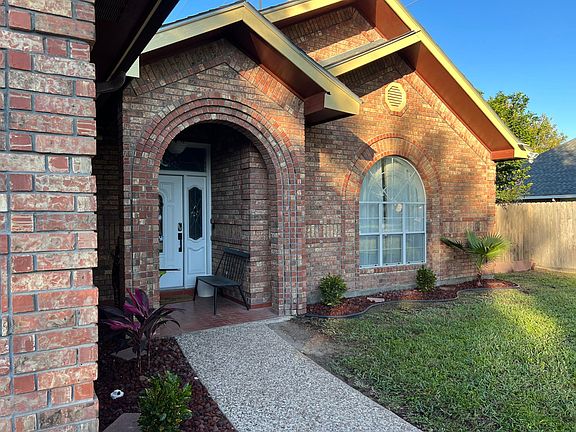 3rd image of 513 E Wisteria Ave