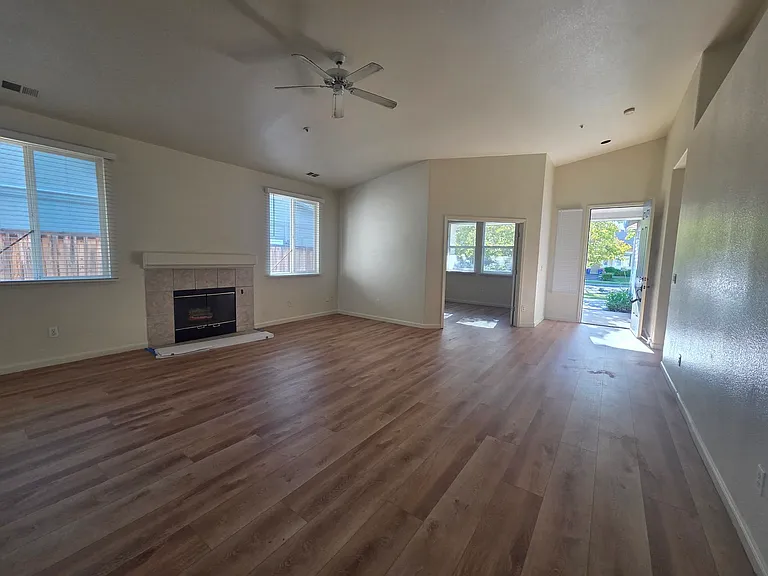 1646 Mallard St — Photo 6