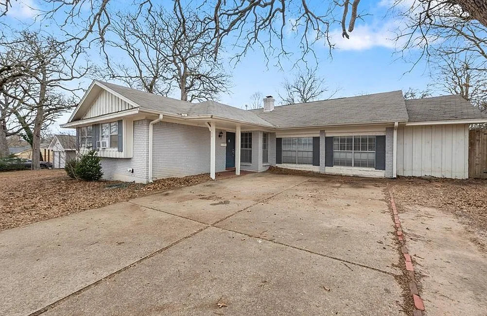 4 bed, 2410 sqft, $1,800 — Photo 1