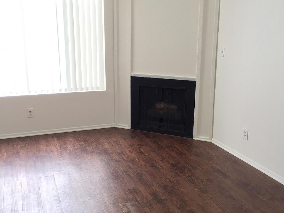 Gas fireplace