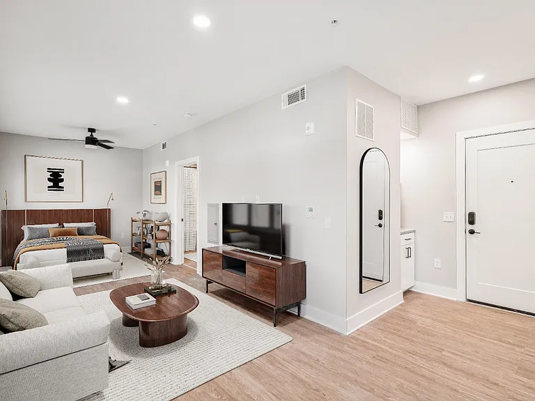 900 Willow — Photo 16