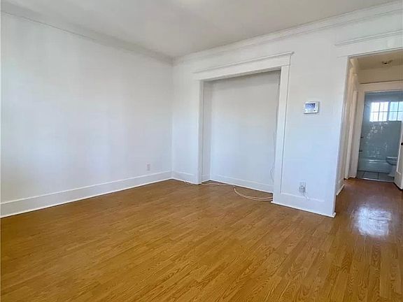 4th image of 667 W 65th St