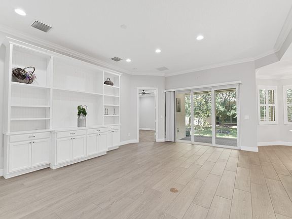 5th image of 1832 Red Oak Terrace