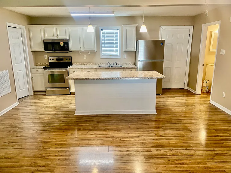 206 Candy Ln — Photo 2