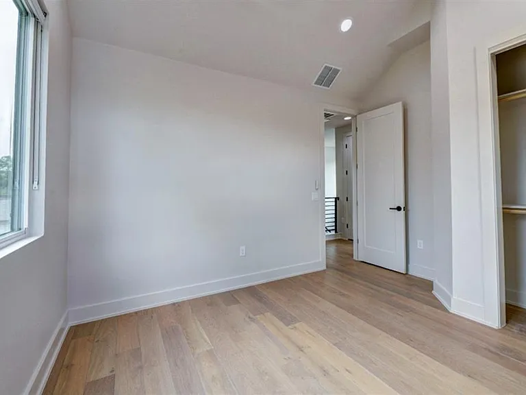 4424 Hank Ave #3 — Photo 12