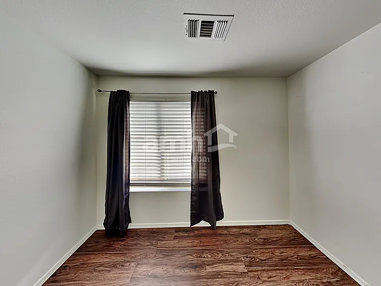 1303 N Balboa Dr — Photo 14