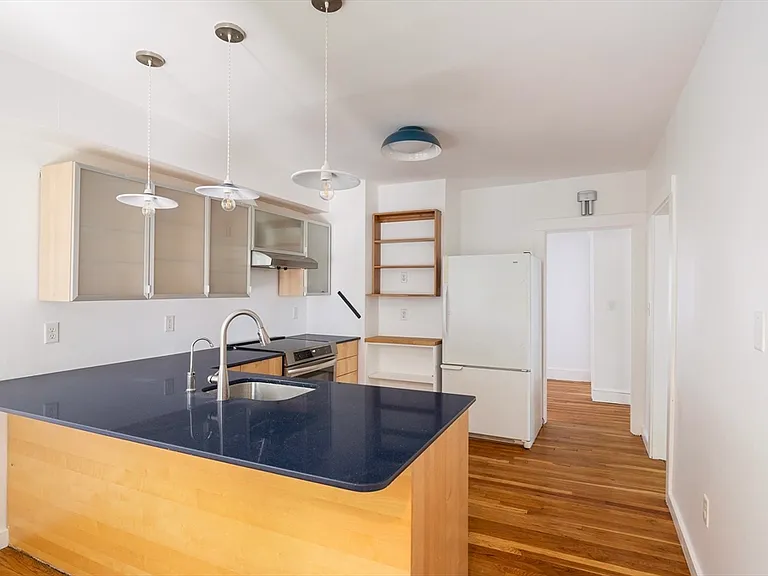 8-10 York Ave #10 — Photo 9