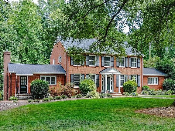 3rd image of 901 Woodlawn Dr