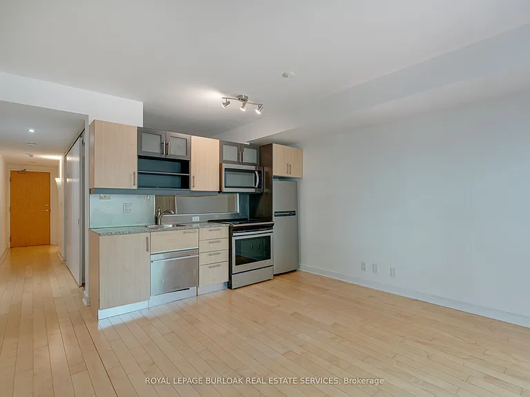 350 Wellington St W #M20 — Photo 15