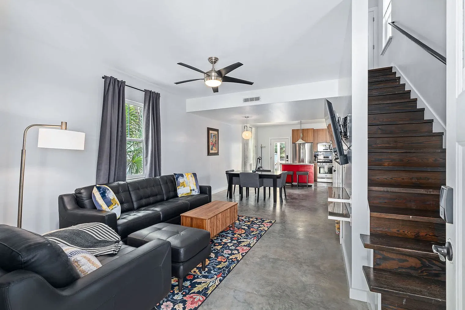 2 bed, 1.0 bath, 1151 sqft, $3,054 — Photo 2